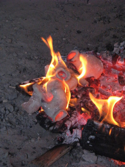 01 Les Moules Ont Ete Conserves Dans Les Flammes